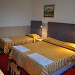 Family Daf 招待所 奥布佐尔